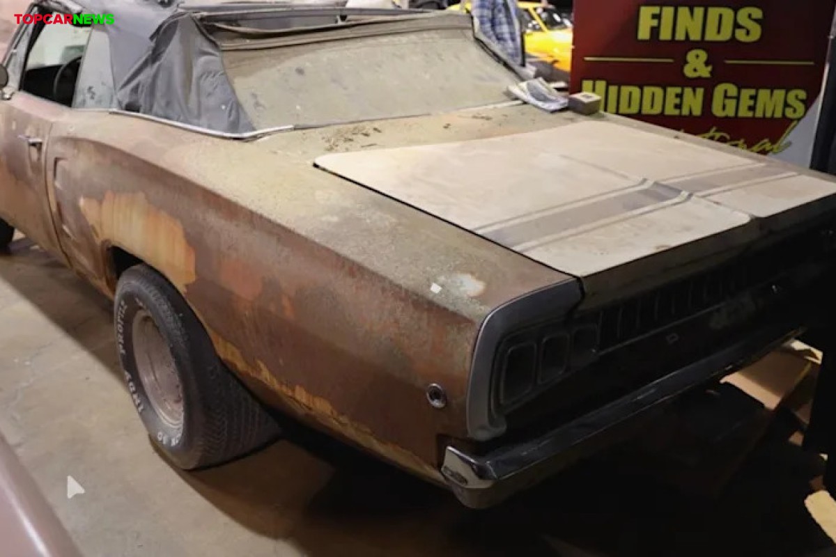 The Auto Archeologist's Rarest Barn Finds of the Year: A Plymouth Cuda, a Corvette, and More