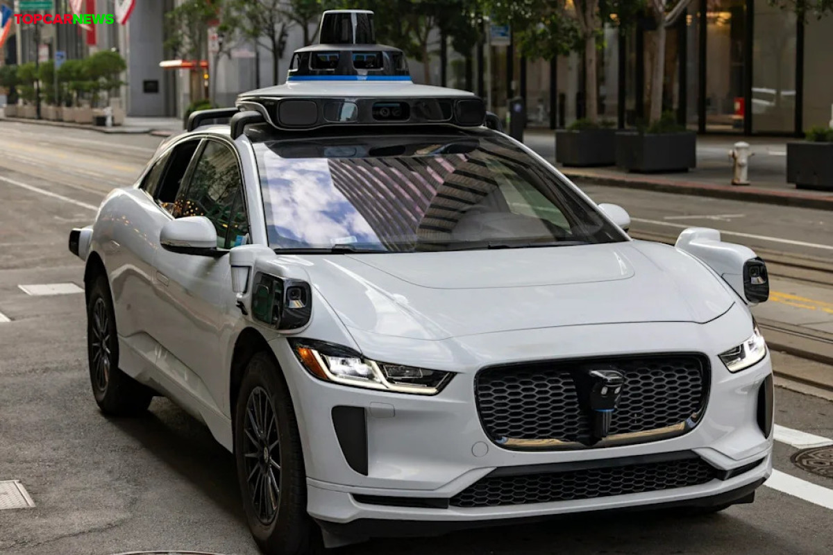 A Zoox Robotaxi Drove Blind Into a Wall of Smoke at a Fire Scene. A Human Had to Rescue It