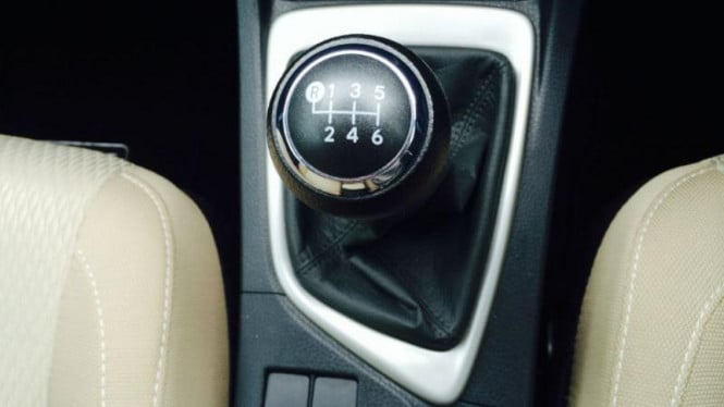 Bukan Cuma soal Irit, Ini Alasan Mobil Manual Tetap Populer di Indonesia