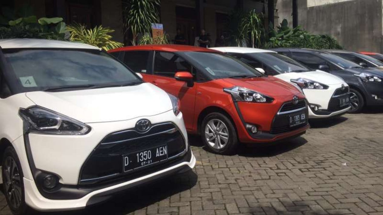 Anti Repot di Parkiran Sempit: MPV Pintu Geser Murah Mulai Rp100 Juta