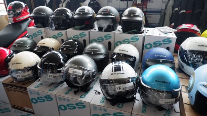Musim Hujan Datang, Lebih Ideal Helm Half Face atau Full Face?