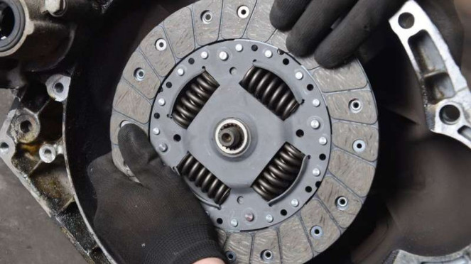 Hindari Kebiasaan Ini agar Kopling Mobil Tetap Awet