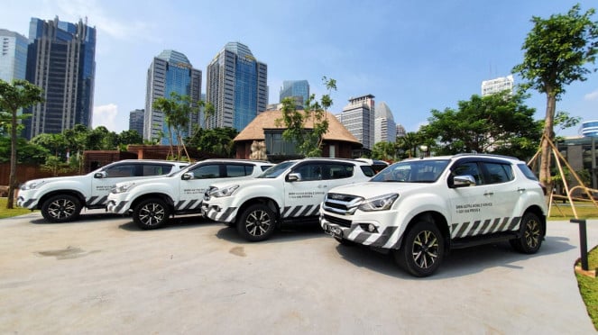 Mewahnya Diler Mobil Baru di Mampang