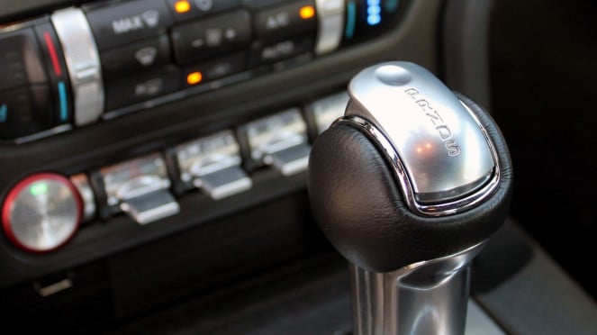 Kapan Sebaiknya Gunakan Gigi Rendah di Mobil Manual? Ini Penjelasan Lengkapnya