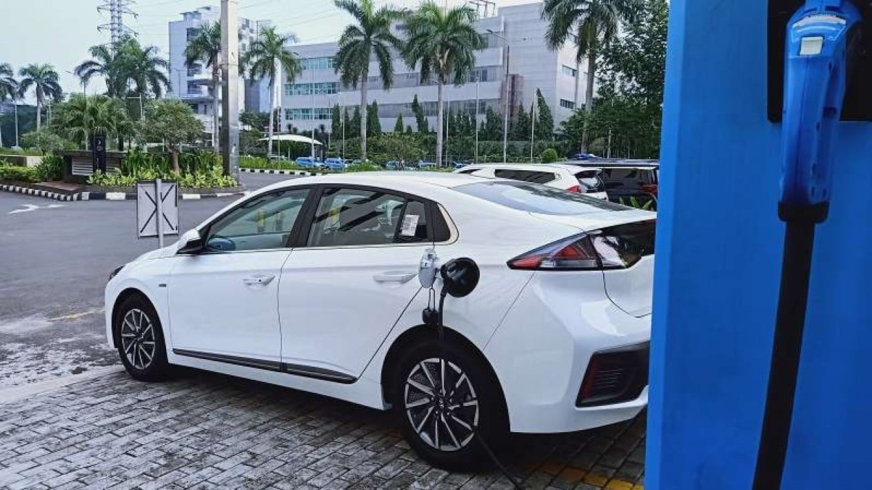 Mendagri Instruksikan Kepala Daerah Gratiskan Pajak Kendaraan Listrik