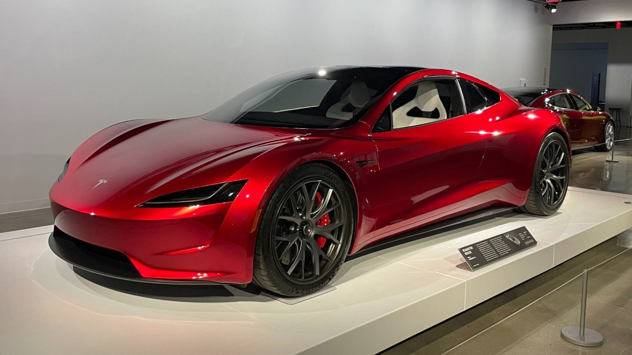 Janji Tak Kunjung Terpenuhi, Pembeli Tesla Roadster Tagih Refund Rp828 Juta Setelah 8 Tahun!