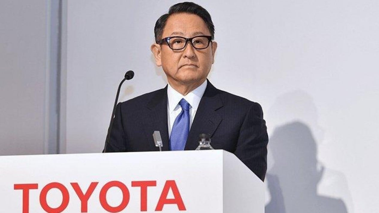 Toyota, Bos Toyota Takut Semua Mobil Jadi Listrik