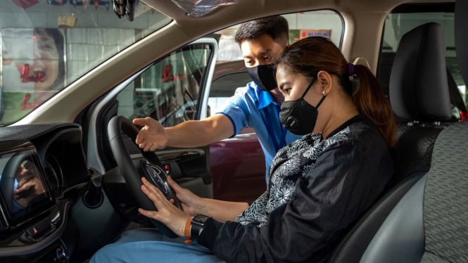 Alasan Lansia Sebaiknya Mulai Berhenti Mengemudikan Mobil