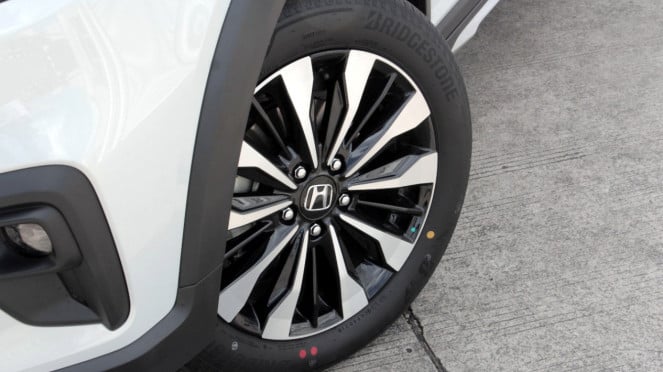 Waspada! Tekanan Angin Ban Mobil Terlalu Keras Bisa Picu Risiko Berbahaya