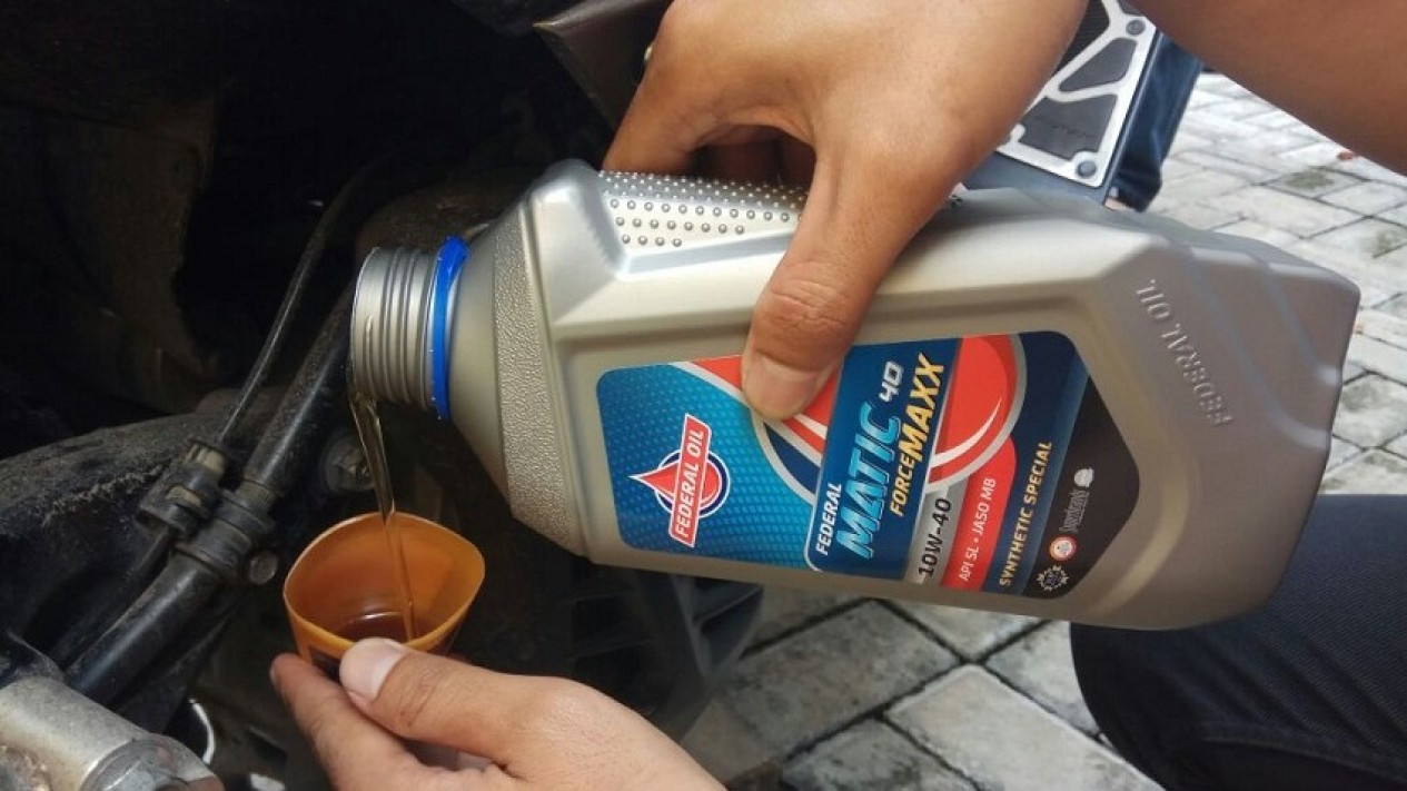 Mengapa Sepeda Motor Perlu Ganti Oli Usai Kena Banjir?