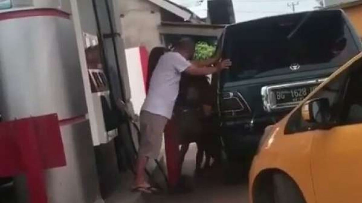 Masih Dilakuin Sampai Sekarang! Kebiasaan di SPBU Ini Ternyata Salah Besar