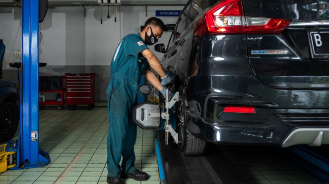 Genangan Air Saat Hujan Bisa Menjebak, Kaki-Kaki Mobil Jadi Tumbal