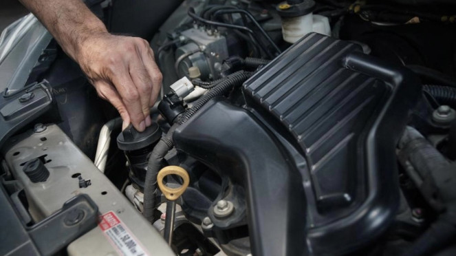 5 Mitos Oli Mesin yang Perlu Kamu Ketahui, Faktanya Ternyata Beda!