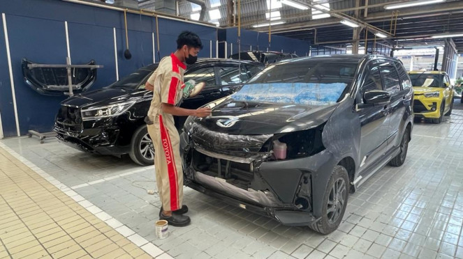 Awas! Air Hujan Bisa Rusak Cat Mobil, Begini Solusi Perawatannya