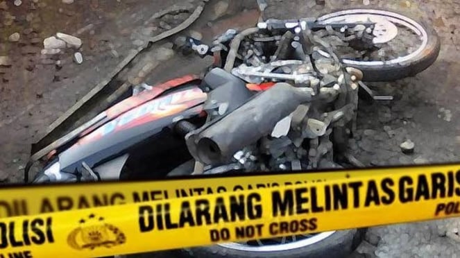 Jangan Asal Angkat! Begini Cara Mengangkat Sepeda Motor Sendiri Pasca Terjatuh