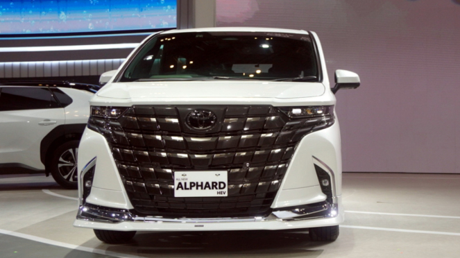 Mobil Toyota Alphard Dapat Diskon Rp130 Juta di GJAW 2025