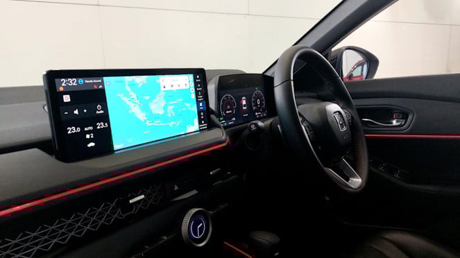 Ada Mobil Sedan Premium Hadir dengan Fitur Baru