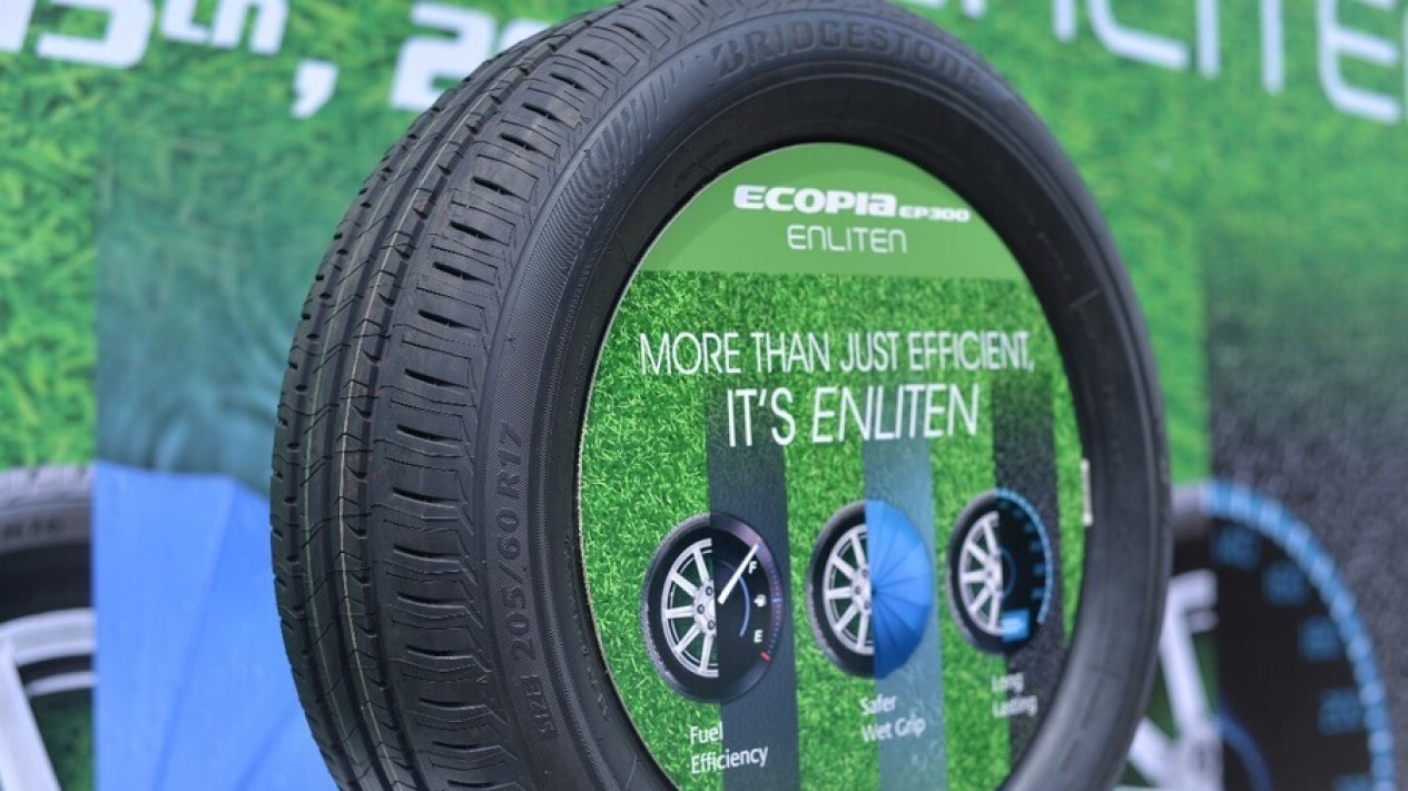 Panduan Lengkap: 4 Hal Penting yang Wajib Diketahui Sebelum Beli Ban Mobil Online