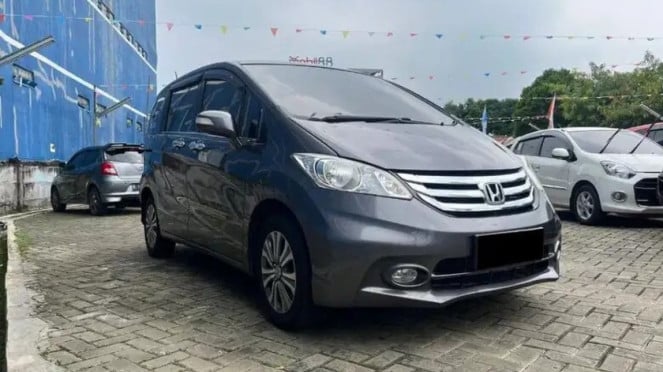 Harga Bekasnya Beda Jauh, Lebih Hemat Pakai Honda Freed atau Toyota Sienta?