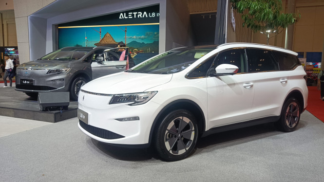 Bos Aletra Ungkap Kendala Pengiriman Mobil Listrik L8 ke Konsumen