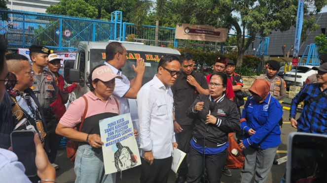 Miliaran Rupiah Isi Garasi Wamenaker Immanuel Ebenezer yang Kena OTT KPK