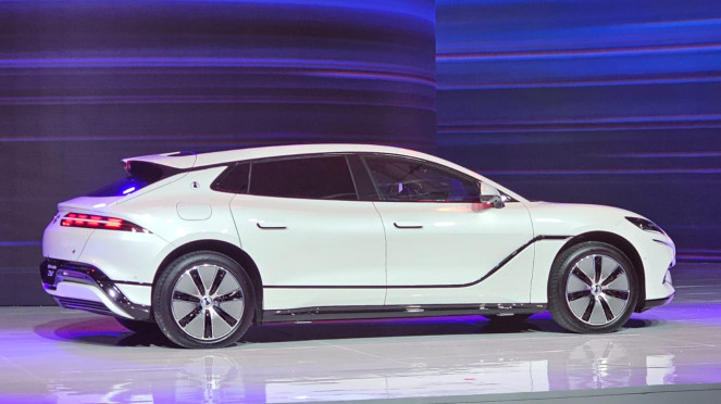 Denza Z9 GT Sudah Tersedia di Dealer, Harganya Mengejutkan