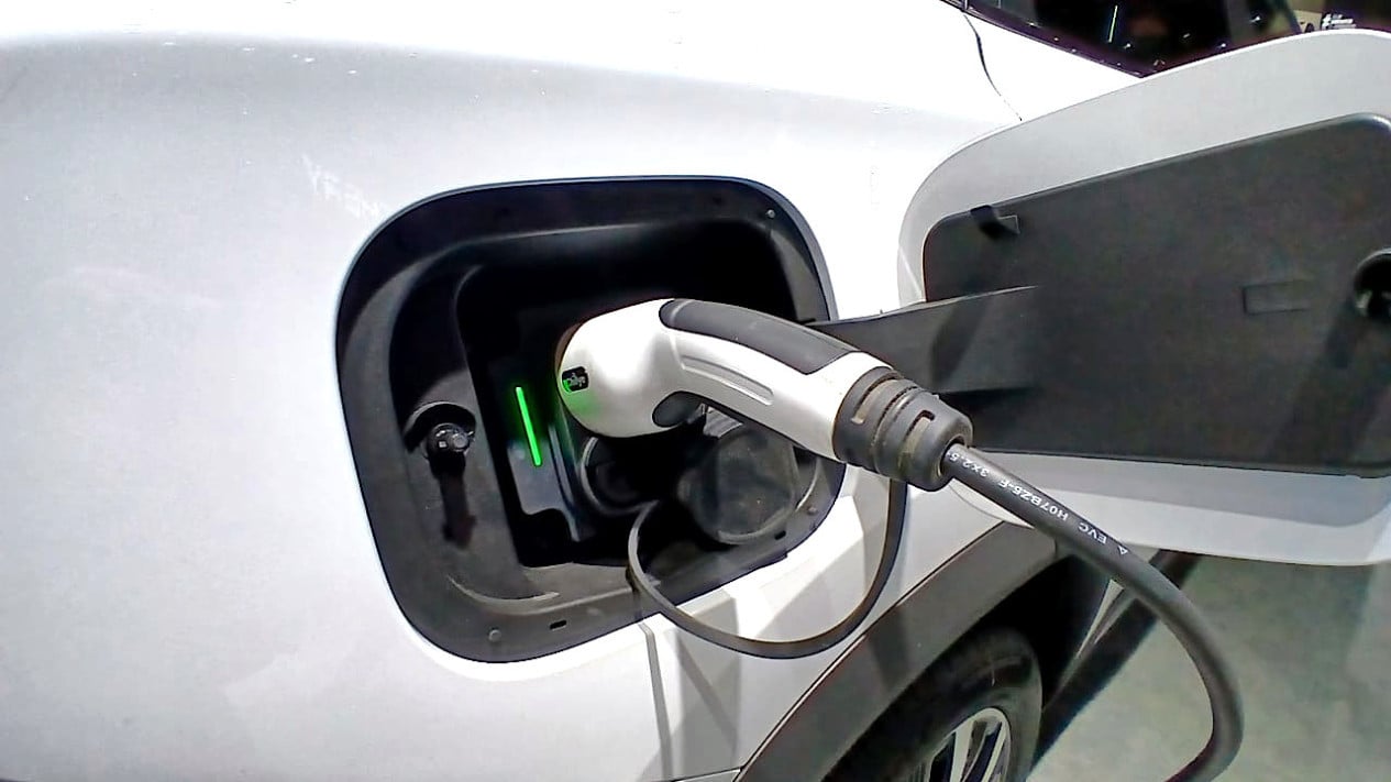 Mobil Konvensional Mulai Kena Mental, EV Makin Bringas