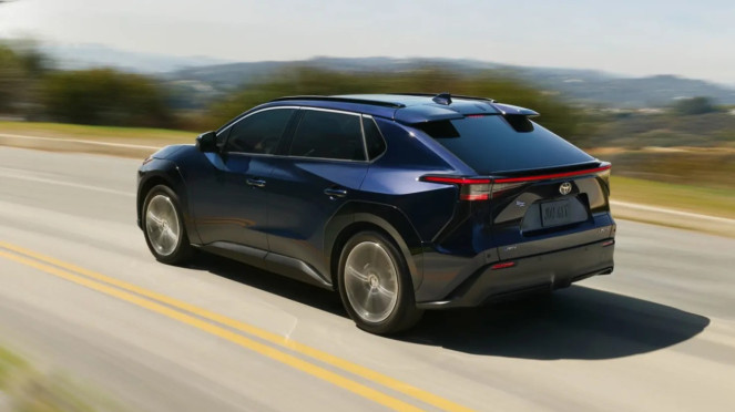 Ada Jalan Raya yang Bisa Mengisi Daya Mobil Listrik