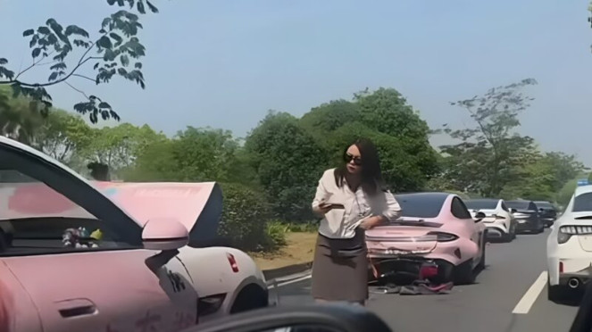 Viral Rombongan Pernikahan dengan Mobil Xiaomi SU7 Alami Kecelakaan