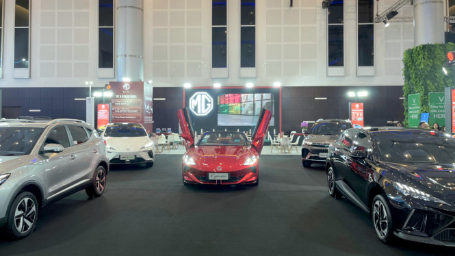 Mobil Ini Tampil Mencolok di IIMS Surabaya 2025