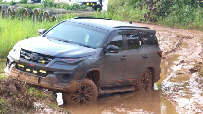 Fortuner Terbaru Diuji Ketangguhannya di Lintasan Off-Road