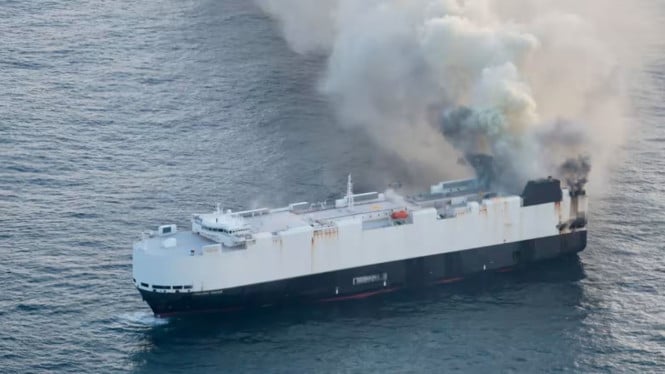 Ratusan Mobil Listrik China Picu Kebakaran Hebat di Kapal Kargo