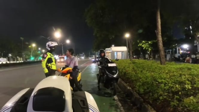 Viral 'Ngabers' Dikejar Polisi, Kunci Motor Sudah Diambil Masih Usaha Kabur