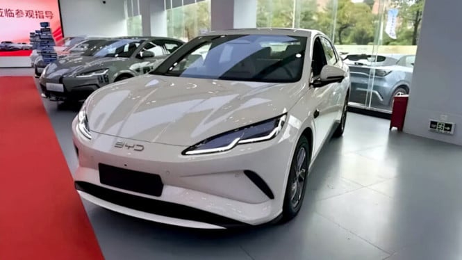BYD, Mobil Baru BYD Sudah Dipajang di Diler, Harga Rp240 Jutaan
