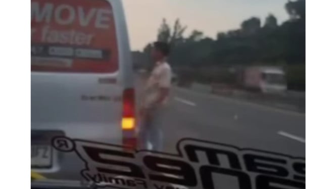 Ngeri! Viral Video Sopir Lalamove Ribut dan Todongkan Pistol ke Pengendara di Tol