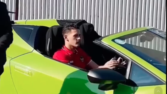 Potret Bek Tengah Timnas Indonesia, Justin Hubner Naik Lamborghini Huracan Evo