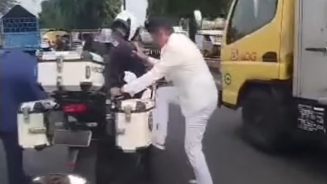 Dedi Mulyadi Kena Semprot Netizen Gara-gara Naik Motor Patwal Gak Pakai Helm