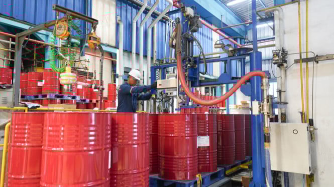Rahasia Pabrik Pelumas yang Produksinya Tembus 100 Juta Liter Setahun