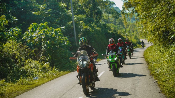 Cara Motul Membuktikan Oli Motor Buatannya Disiksa Influencer Touring