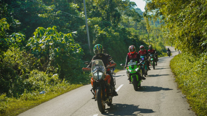 Cara Komunitas Motor dan Motul Menunjukkan Keindahan Alam Indonesia