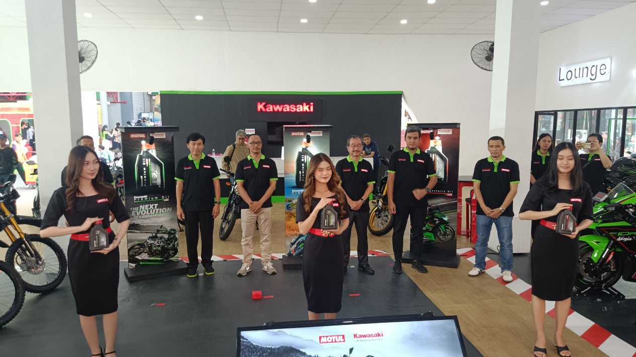 Pengguna Motor Kawasaki Gak Perlu Pusing Lagi Memilih Oli Mesin yang Tepat
