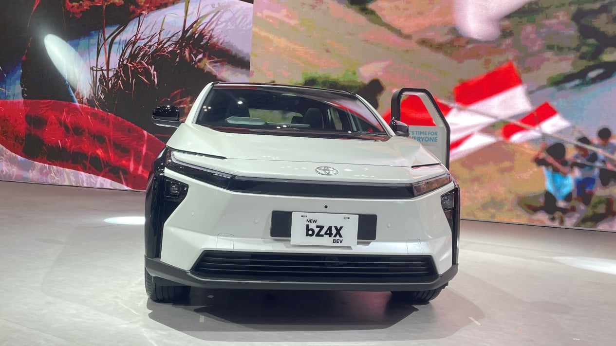 Toyota, Toyota bZ4X, Toyota bZ4X Lokal Debut di GIIAS 2025: Lebih Canggih, Lebih Murah?