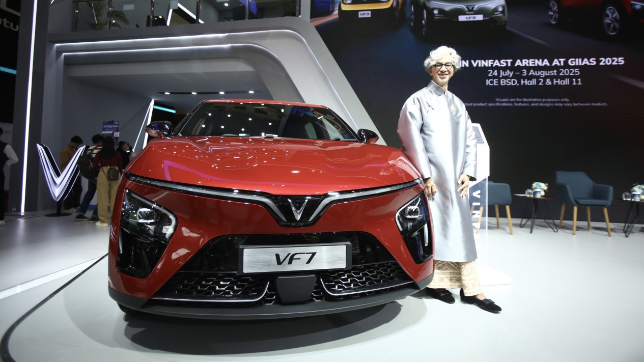 Kolaborasi Tak Biasa di Booth Mobil Listrik Ini