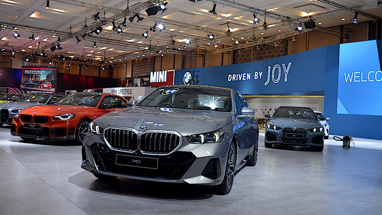 Mengapa BMW Hentikan Teknologi Lampu Depan Laser? Ini Alasannya