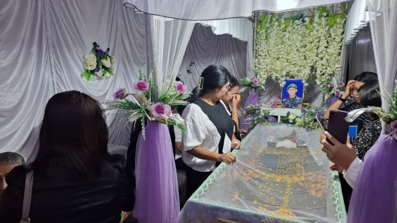 Senior Diduga Aniaya Prada Lucky hingga Kritis dan Tewas, Ibu Korban Bongkar Fakta Mengerikan di Barak