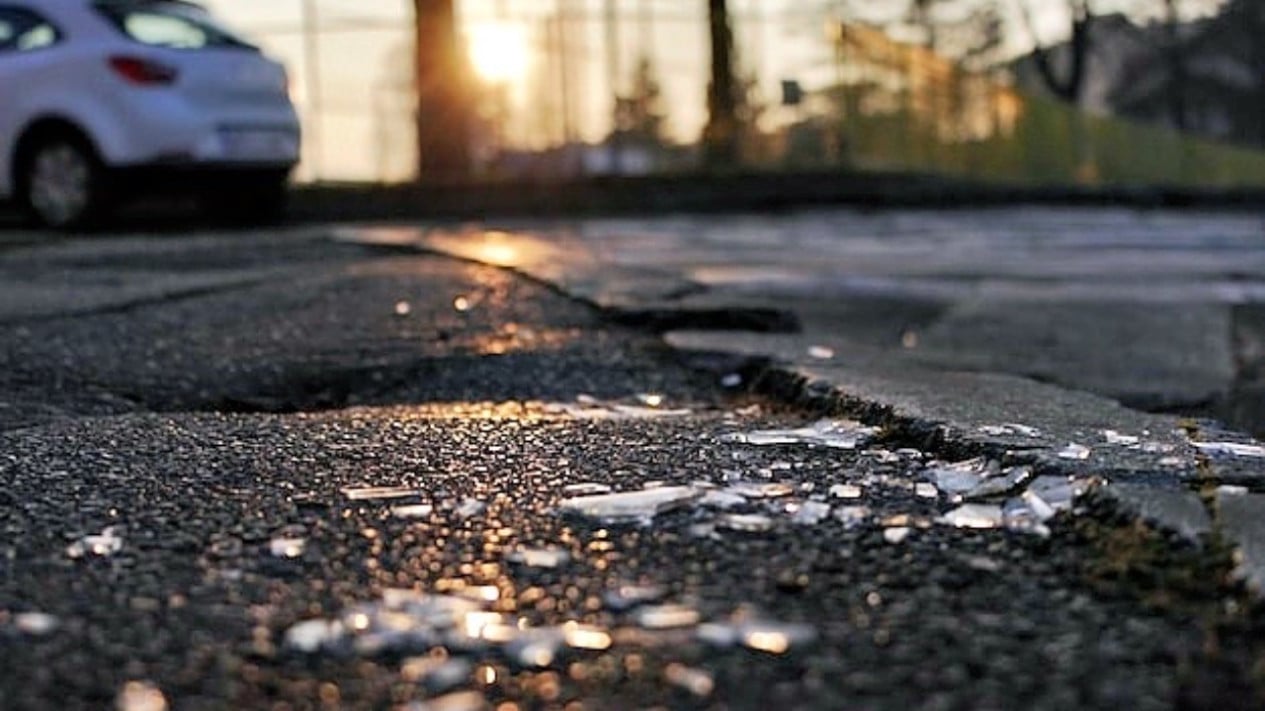 Benarkah Ban Mobil Bisa Bocor Jika Melindas Pecahan Kaca?