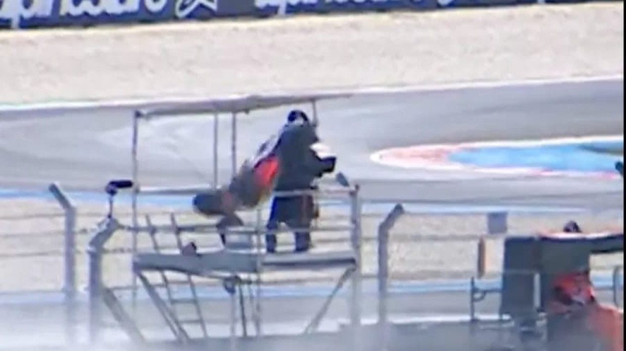 Insiden Nyaris Mengenai Kameramen di Sirkuit Balaton Park, Keamanan MotoGP Dipertanyakan