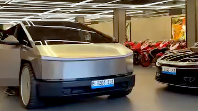 Warganet Bongkar Koleksi Mobil Ahmad Sahroni: Garasi Impian