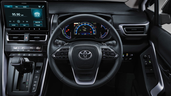 Toyota Innova Zenix Facelift Resmi Dijual, Ini Bedanya dengan Versi Lama