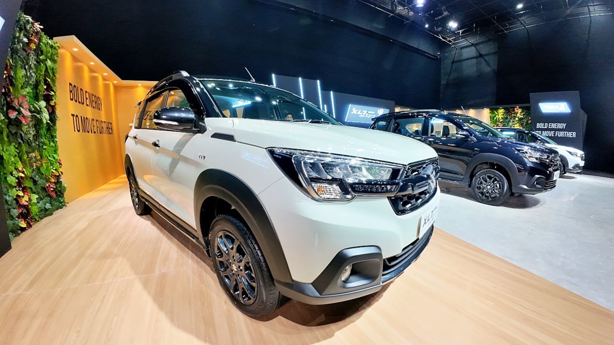 Komparasi Suzuki Ertiga Hybrid vs XL7 Hybrid Terbaru November 2025